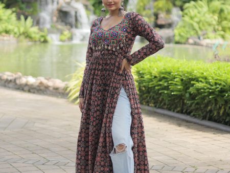 Lorenvalley Black Printed Cotton With Kutchi Gamthi Work And Kodi Lace Kurti Fashion