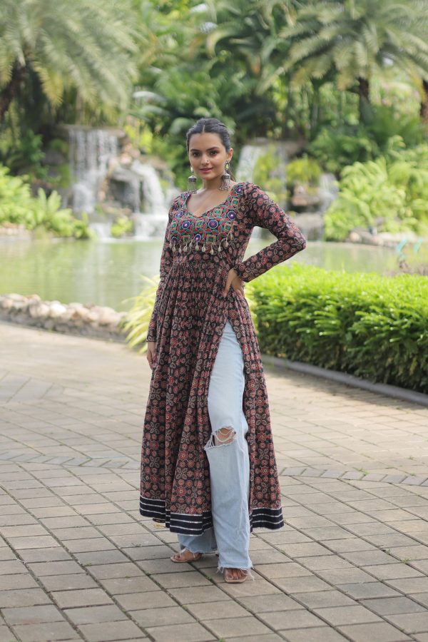 Lorenvalley Black Printed Cotton With Kutchi Gamthi Work And Kodi Lace Kurti Fashion